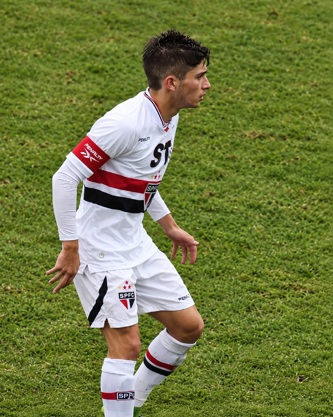 Lucas Farias em campo pelo São Paulo FC