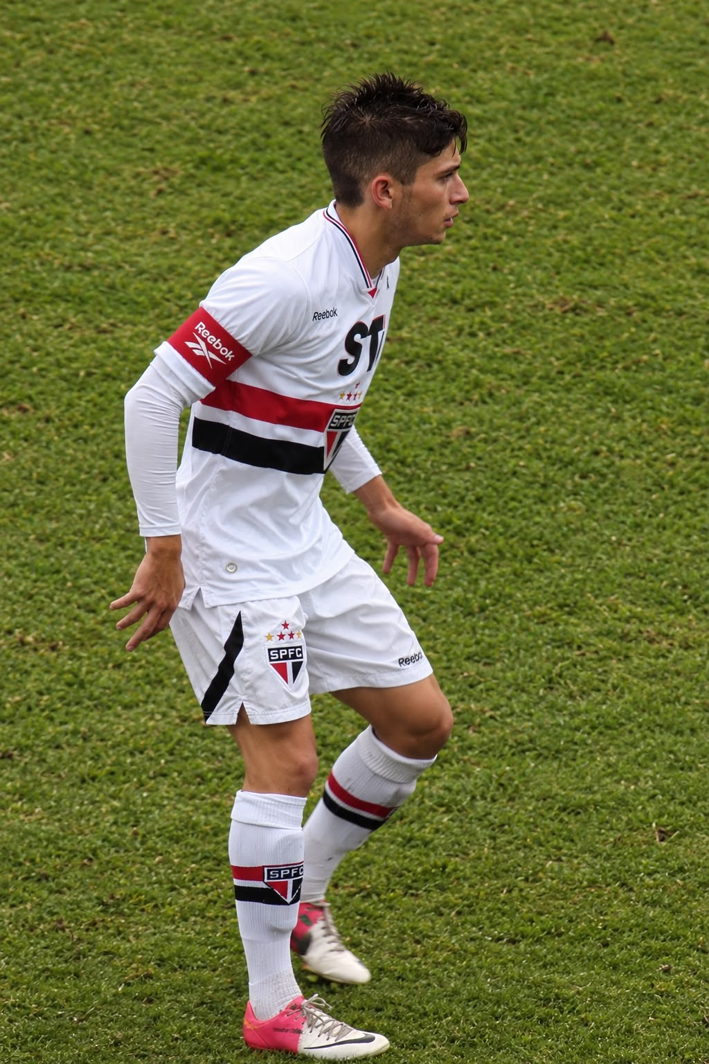 Lucas Farias em campo pelo São Paulo FC